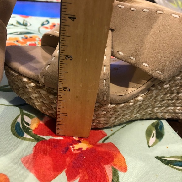 Guess Tan & White Woven Wedge Slide Sandals- 9 1/2 - Picture 8 of 12